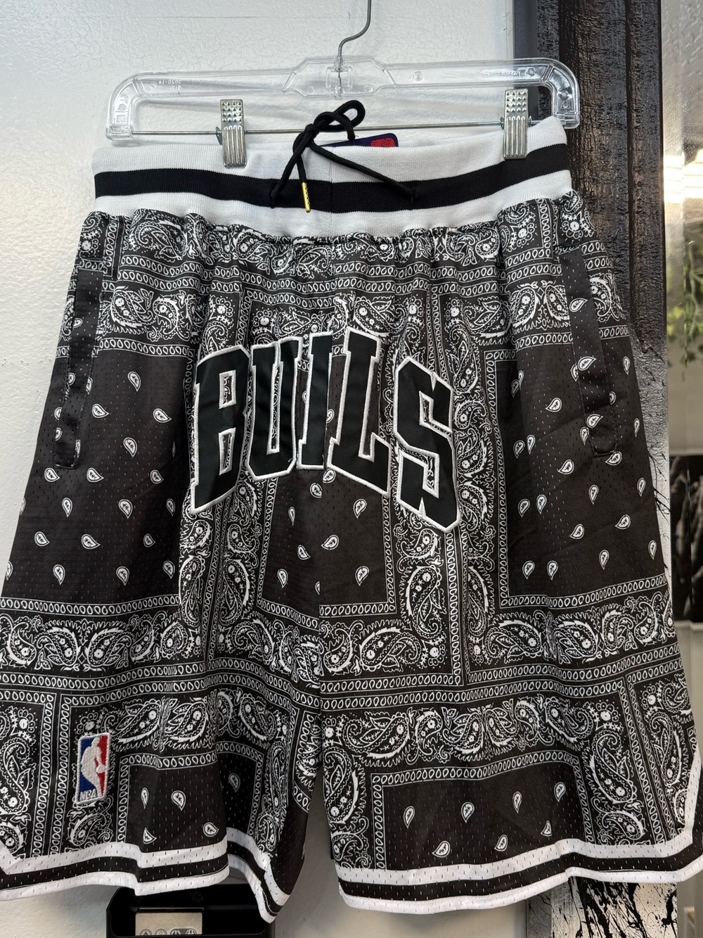 NBA x New Era Chicago Bulls Black & White Paisley Basketball Shorts